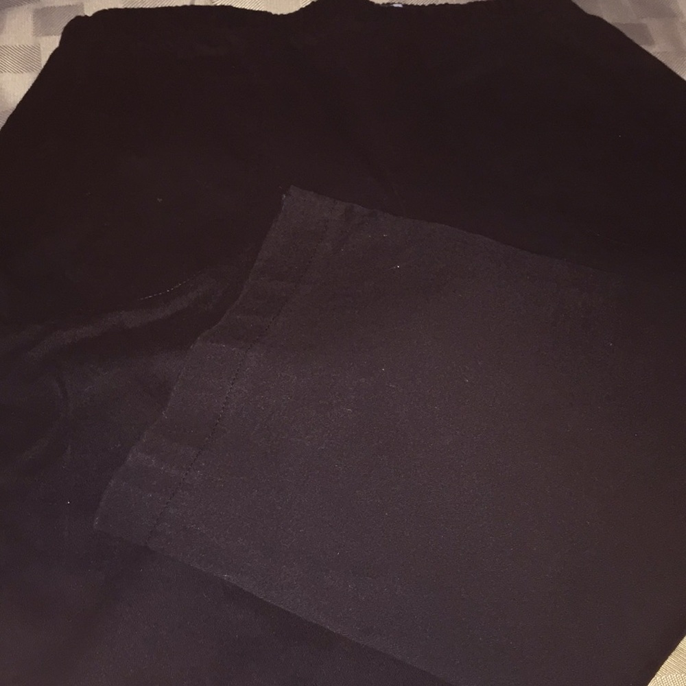 Black Capri with 2 pockets and elastic waistband